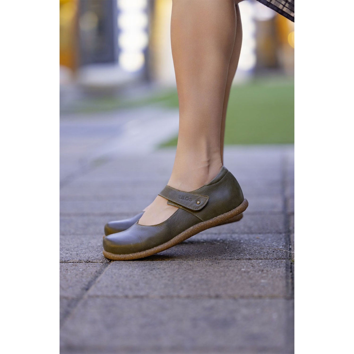 Taos Ultimate Women's Shoes Mushroom Leather