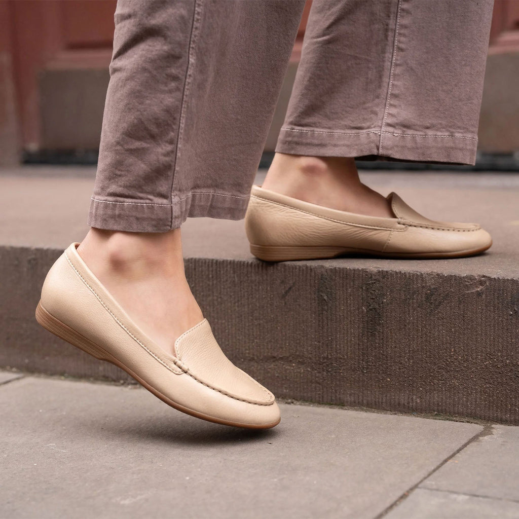 Dansko Lorri Women's Loafers Sand Tumbled Leather