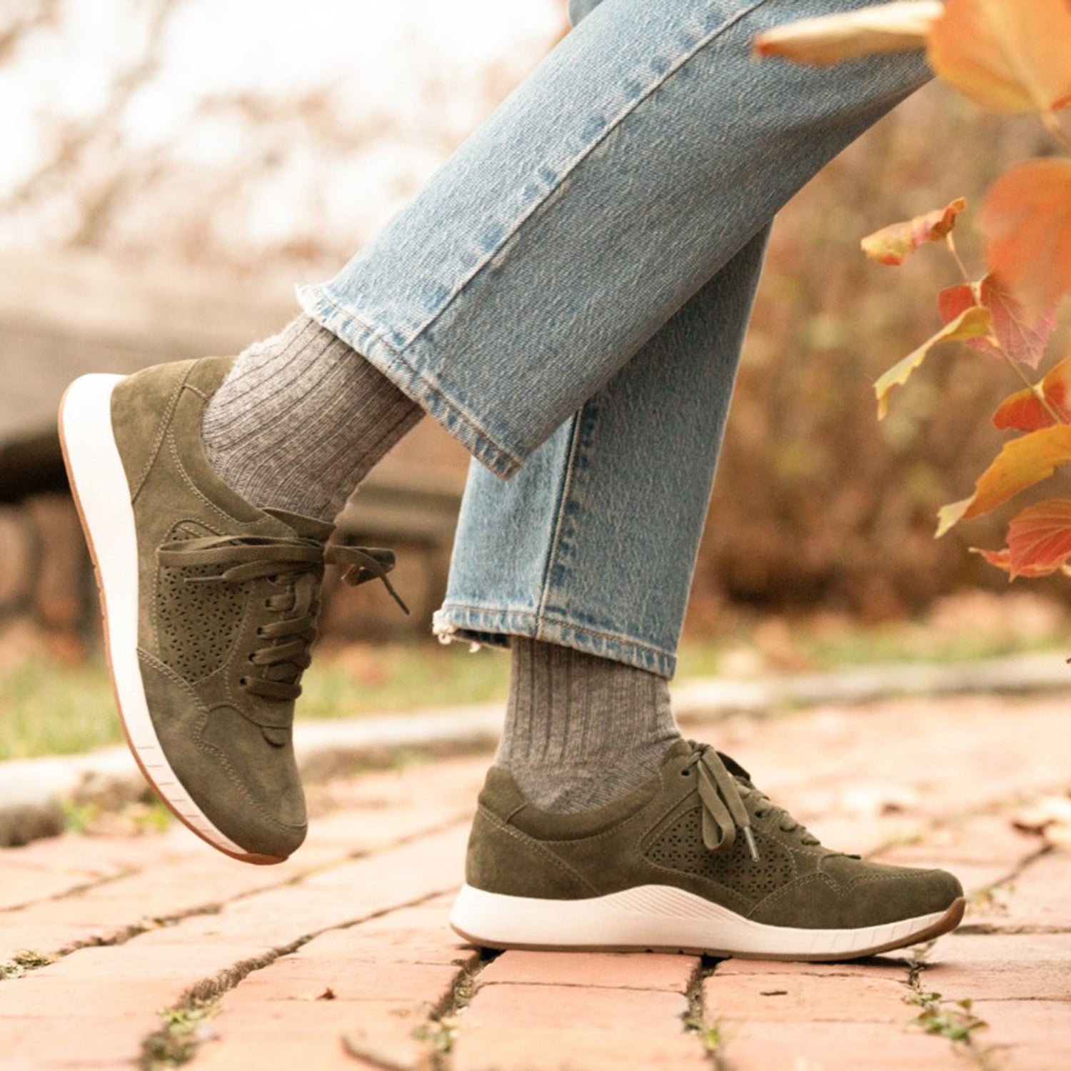 Dansko Catie Women's Sporty Lace Up Shoes Olive Suede