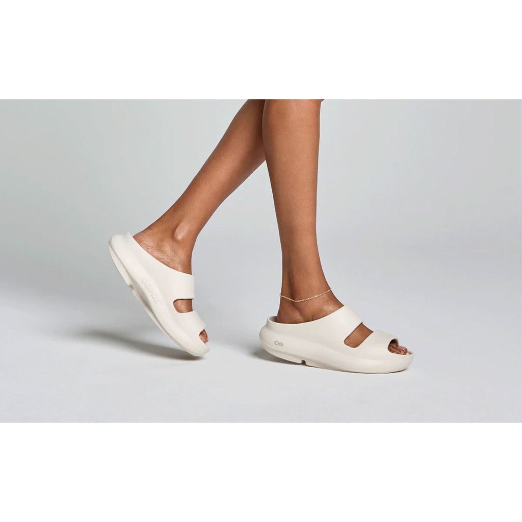 Oofos OOyea Unisex Recovery Slide Sandals Chalk
