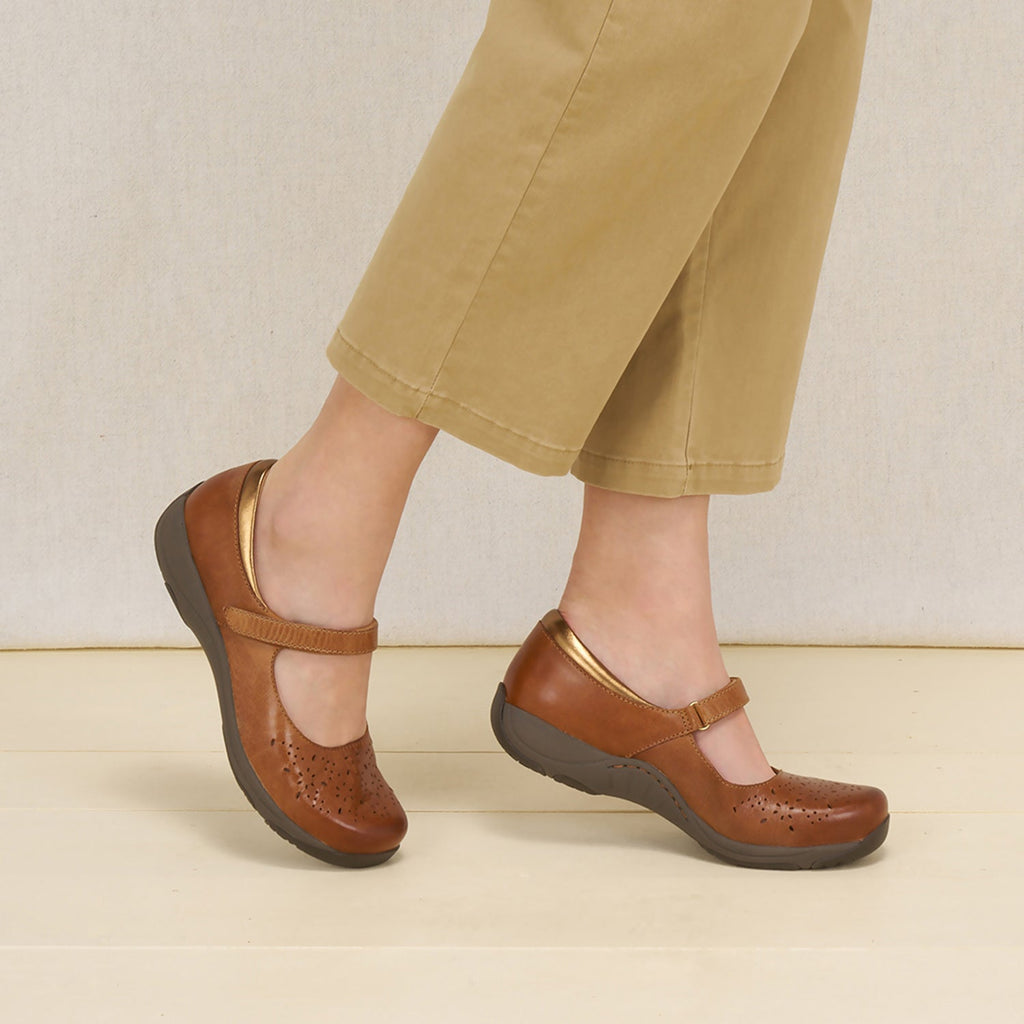 Dansko Stacy Women's Mary Jane Traditional Toffee