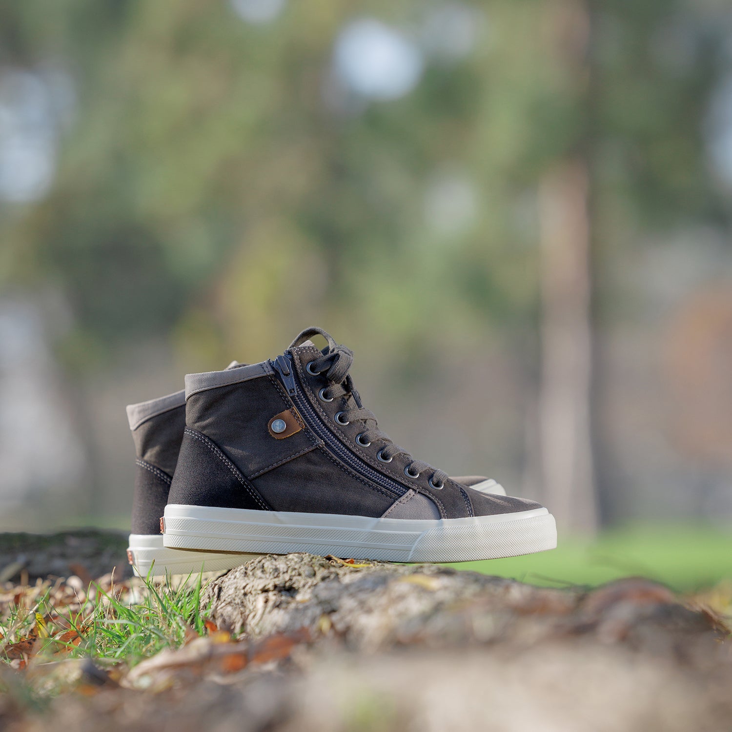 Taos Top Soul Women's Sporty Lace Up Shoes Graphite/Black Vintage Canvas