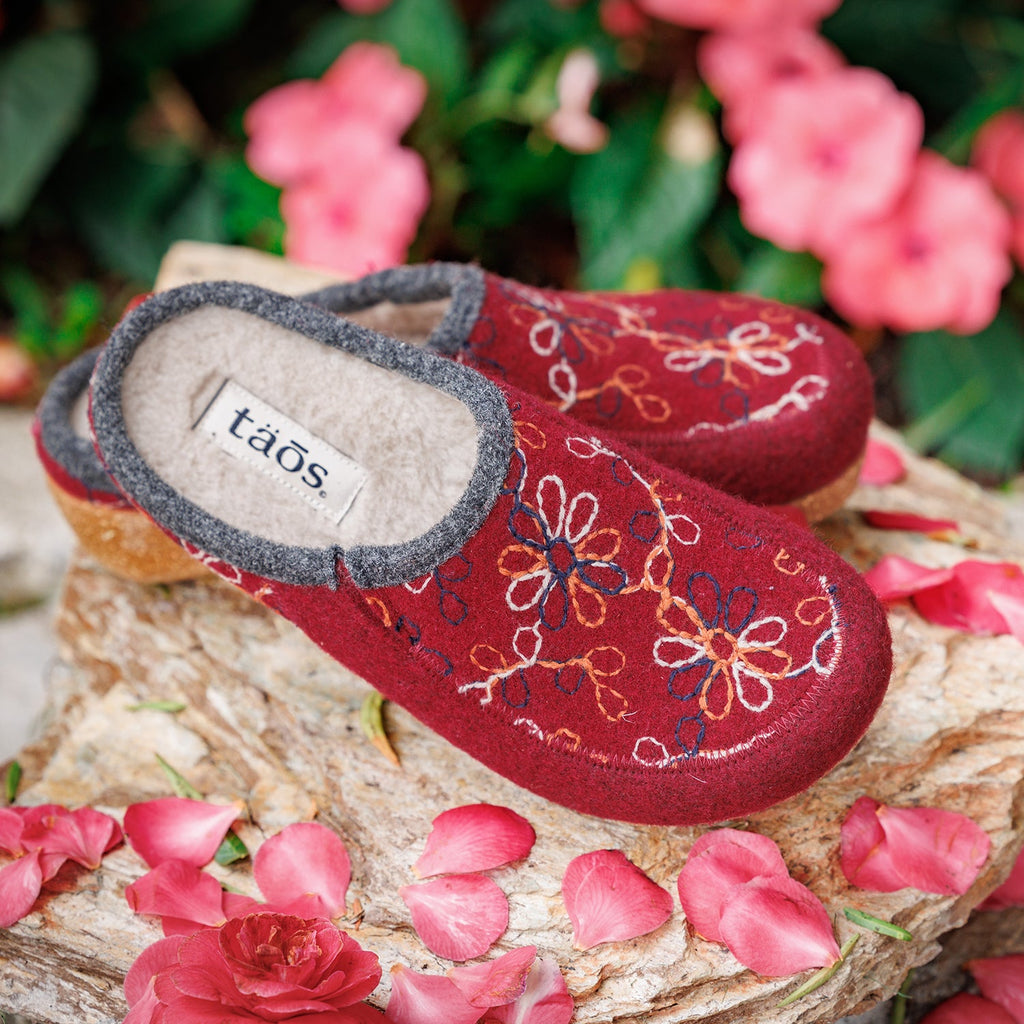 Taos Woolflower Women's Clogs Cranberry