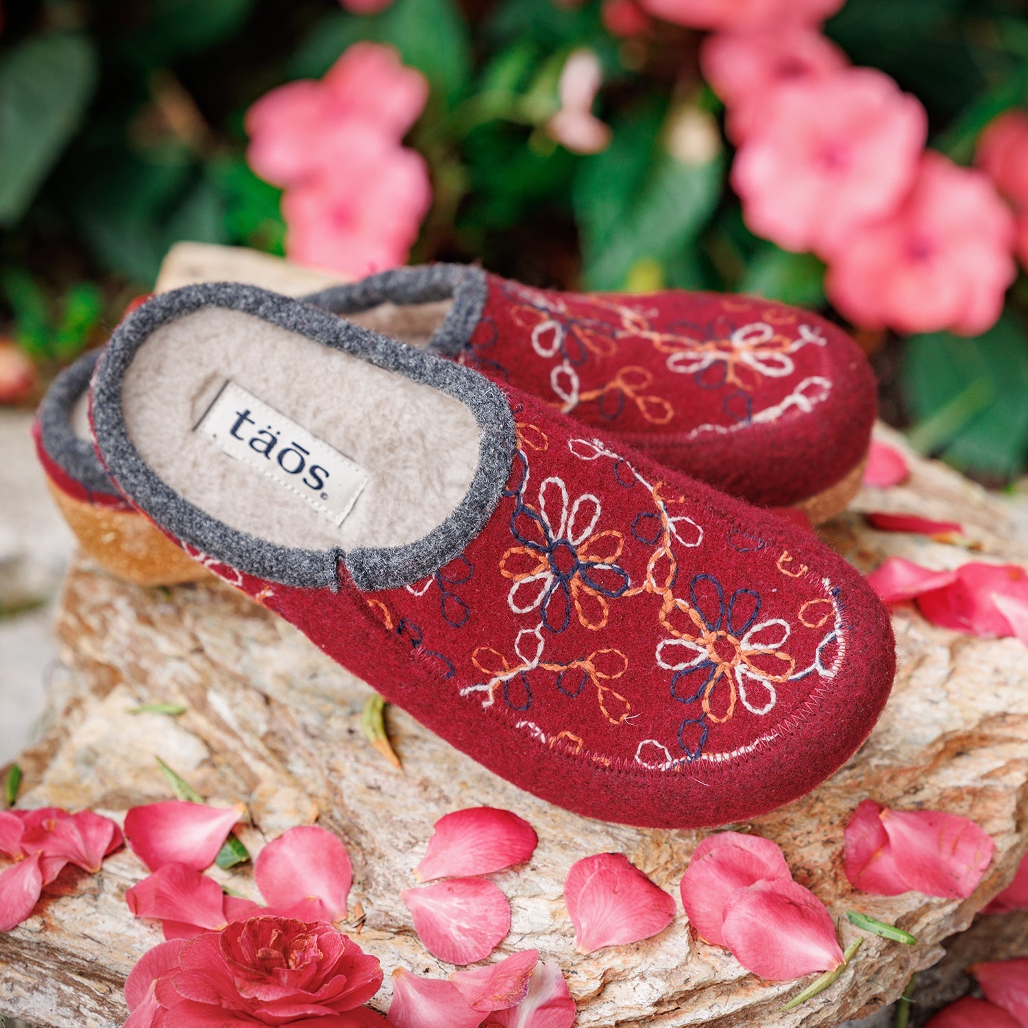 Taos Woolflower Women's Clogs Cranberry